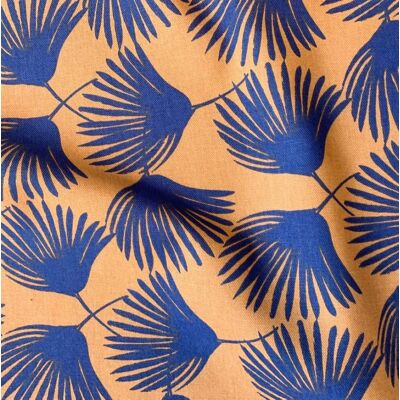 Tissu demi-natté coton caramel motif grandes feuilles palmes bleu - DOMOTEX - Mondial Tissus - Publicité Tissu demi-natté coton caramel motif grandes feuilles palmes bleu - DOMOTEX - Mondial Tissus - Publicité