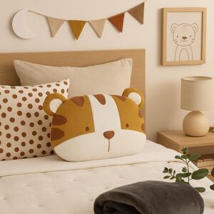 Coussin forme Marceau le lionceau camel - MT - Mondial Tissus - Publicité Coussin forme Marceau le lionceau camel - MT - Mondial Tissus - Publicité