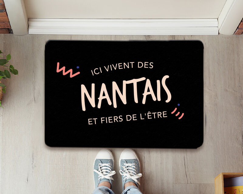 Cadeaux.com Paillasson personnalisé - Ici vivent des Nantais