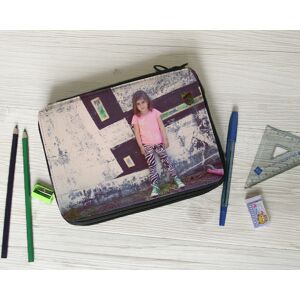 Cadeaux.com Trousse avec fournitures Photo - Publicité