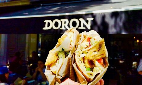 Doron Restaurant 1 ou 2 formules pita au choix ou formule 3 entrées à partager et 2 pitas, à emporter, avec Doron Restaurant Doron Restaurant 1 ou 2 formules pita au choix ou formule 3 entrées à partager et 2 pitas, à emporter, avec Doron Restaurant