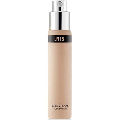 Fondation Prada Reveal Skin Optimising - Nuance claire, 30ml, Recharge - Publicité Fondation Prada Reveal Skin Optimising - Nuance claire, 30ml, Recharge - Publicité