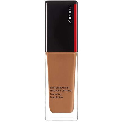 Fondation Éclat Liftant Synchro Skin Radiant de Shiseido - SPF30, Suede, 30ml - Publicité Fondation Éclat Liftant Synchro Skin Radiant de Shiseido - SPF30, Suede, 30ml - Publicité