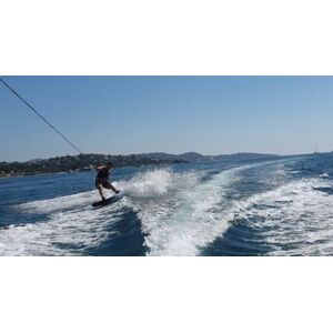 Cap Adrénaline Session de ski nautique ou wakeboard à Roquebrune-sur-Argens - Publicité Cap Adrénaline Session de ski nautique ou wakeboard à Roquebrune-sur-Argens - Publicité