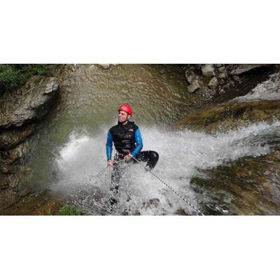 Cap Adrénaline Canyoning dans le Massif du Vercors près de Grenoble - Publicité Cap Adrénaline Canyoning dans le Massif du Vercors près de Grenoble - Publicité