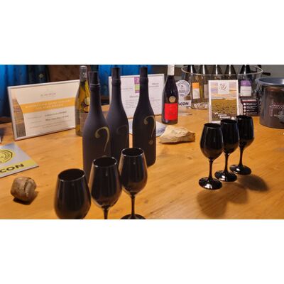 Cap Adrénaline Dégustation de vins au cœur d'un domaine viticole en Bourgogne près de Macon - Publicité Cap Adrénaline Dégustation de vins au cœur d'un domaine viticole en Bourgogne près de Macon - Publicité