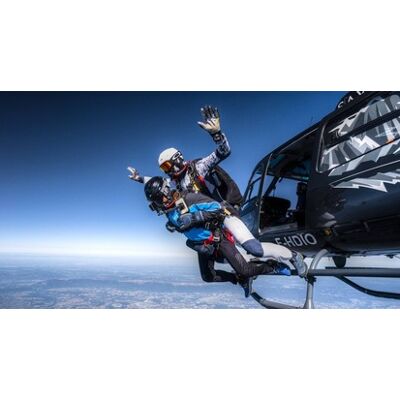 Cap Adrénaline Saut en Parachute en hélicoptère près d'Annecy - Publicité Cap Adrénaline Saut en Parachute en hélicoptère près d'Annecy - Publicité