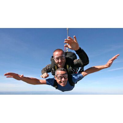 Cap Adrénaline Saut en parachute près de Montluçon et Moulins - Publicité Cap Adrénaline Saut en parachute près de Montluçon et Moulins - Publicité