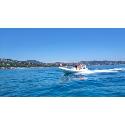 Cap Adrénaline Sortie en bateau depuis le port des Issambres près de Sainte-Maxime - Publicité Cap Adrénaline Sortie en bateau depuis le port des Issambres près de Sainte-Maxime - Publicité