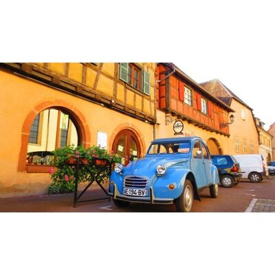 Cap Adrénaline Visite d'un vignoble en 2 CV et dégustation de vin à Eguisheim près de Colmar - Publicité Cap Adrénaline Visite d'un vignoble en 2 CV et dégustation de vin à Eguisheim près de Colmar - Publicité