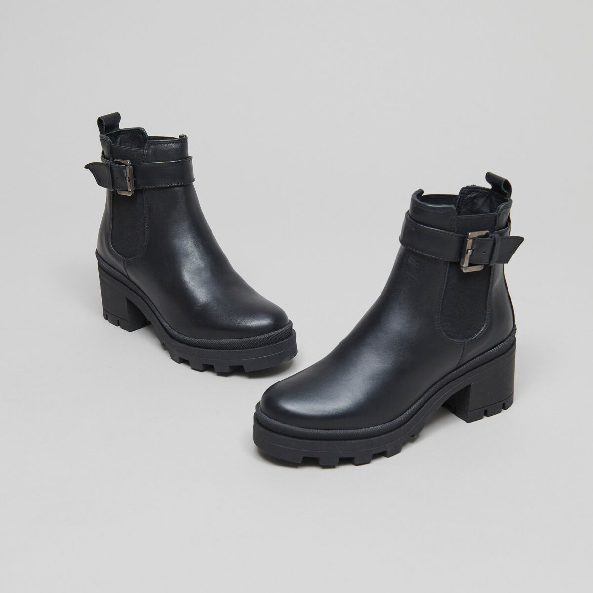 Bottines à boucles et semelles crantées... en cuir noir Jonak 37,38,39 femme