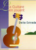 Estrada Delia Guitare En Jouant