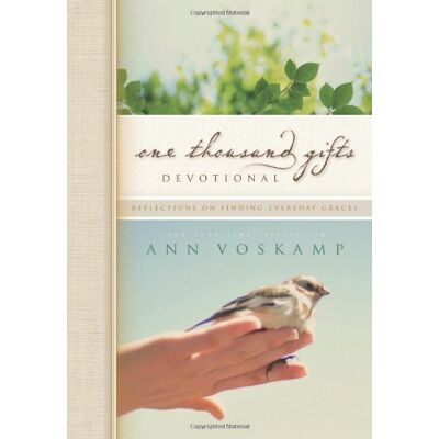 Ann Voskamp One Thousand Gifts Devotional: Reflections On Finding Everyday Graces (One Thousand Gifts Journal) - Publicité Ann Voskamp One Thousand Gifts Devotional: Reflections On Finding Everyday Graces (One Thousand Gifts Journal) - Publicité