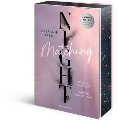 Stefanie Hasse Matching Night, Band 1 & 2: Küsst Du Den Feind? & Liebst Du Den Verräter? (Limitierte Ausgabe Mit Farbschnitt Doppelband New Adult Romantic Suspense 1. Platz Beim Lovelybooks Community Award) - Publicité Stefanie Hasse Matching Night, Band 1 & 2: Küsst Du Den Feind? & Liebst Du Den Verräter? (Limitierte Ausgabe Mit Farbschnitt Doppelband New Adult Romantic Suspense 1. Platz Beim Lovelybooks Community Award) - Publicité