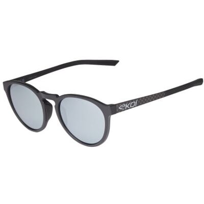 Ekoï Lunettes EKOI Racing LIFESTYLE RONDES Carbon Mirror Polarisé carbone male - Publicité Ekoï Lunettes EKOI Racing LIFESTYLE RONDES Carbon Mirror Polarisé carbone male - Publicité