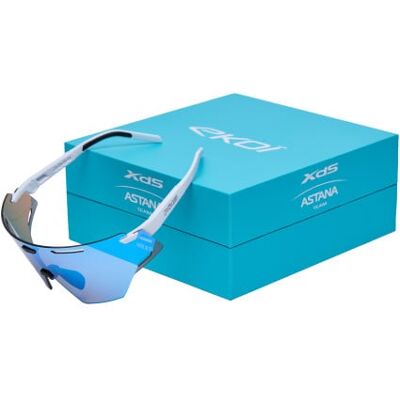 Ekoï Coffret Lunettes EKOI Racing ARIA LTD XDS ASTANA Proteam blanc Unique male - Publicité Ekoï Coffret Lunettes EKOI Racing ARIA LTD XDS ASTANA Proteam blanc Unique male - Publicité