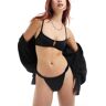 Weekday - Bay - Haut de bikini Ã  encolure dÃ©gagÃ©e avec ouverture goutte d'eau - Noir Noir M female