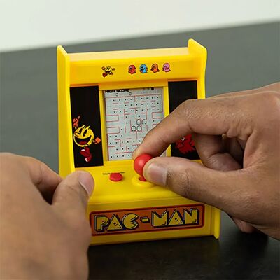 Z-man Games Console Rétro Pac-man Yellow / Black One Size - Publicité Z-man Games Console Rétro Pac-man Yellow / Black One Size - Publicité