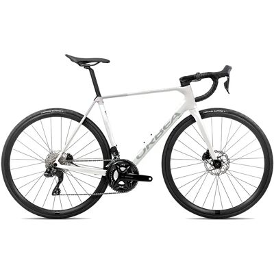 Orbea Vélo De Route Orca M30i 105 Di2 R7150 2027 White / Lilac 47 - Publicité Orbea Vélo De Route Orca M30i 105 Di2 R7150 2027 White / Lilac 47 - Publicité