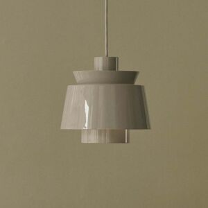 Suspension Utzon JU1, Ø 22 cm, gris-beige &Tradition; - Salon / séjour - Design - Métal - Avec abat-jour - Publicité Suspension Utzon JU1, Ø 22 cm, gris-beige &Tradition; - Salon / séjour - Design - Métal - Avec abat-jour - Publicité
