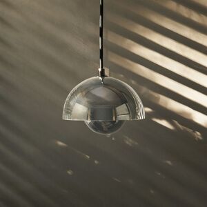 Suspension FlowerPot Chrome de Verner Panton - Design emblématique - Publicité Suspension FlowerPot Chrome de Verner Panton - Design emblématique - Publicité
