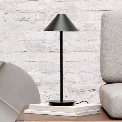 Keglen 175 Lampe de Table Base 3000K Black - Louis Poulsen - Salon / séjour - Design - Métal - Avec abat-jour - Publicité Keglen 175 Lampe de Table Base 3000K Black - Louis Poulsen - Salon / séjour - Design - Métal - Avec abat-jour - Publicité