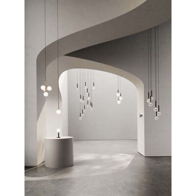 Miira 6 lustre grand format, laiton/transparent, à 6 lampes - Nuura Nuura Aps - Salle à manger - Scandinave - Métal - Avec abat-jour - Publicité Miira 6 lustre grand format, laiton/transparent, à 6 lampes - Nuura Nuura Aps - Salle à manger - Scandinave - Métal - Avec abat-jour - Publicité