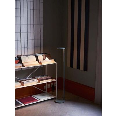 Lampadaire LED Oblique de Vincent Van Duysen - Lampe de lecture - Publicité Lampadaire LED Oblique de Vincent Van Duysen - Lampe de lecture - Publicité