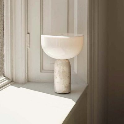 Lampe de table portable Kizu de New Works - Marbre/Acrylique - Lampe de table - Publicité Lampe de table portable Kizu de New Works - Marbre/Acrylique - Lampe de table - Publicité