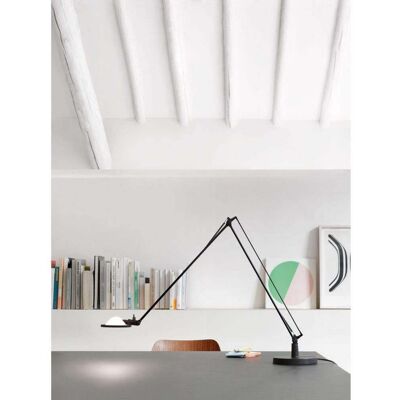 Lampe à poser Berenice, noir/vert sauge, 45 cm - Luceplan - Bureau / espaces de travail - Aluminium - Publicité Lampe à poser Berenice, noir/vert sauge, 45 cm - Luceplan - Bureau / espaces de travail - Aluminium - Publicité