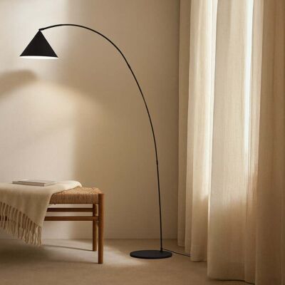 Lampadaire arqué Triangolo 195 cm métal E27 noir - Lindby - Salon / séjour - Moderne - Publicité Lampadaire arqué Triangolo 195 cm métal E27 noir - Lindby - Salon / séjour - Moderne - Publicité