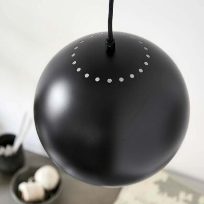 Suspension Ball Ø 25 cm Noir mat - FRANDSEN - Salon / séjour - Design - Métal - À ampoule unique - Publicité Suspension Ball Ø 25 cm Noir mat - FRANDSEN - Salon / séjour - Design - Métal - À ampoule unique - Publicité