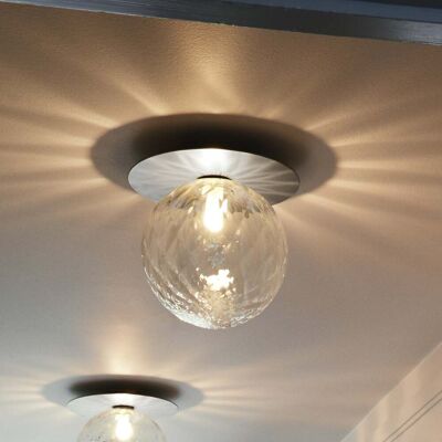 Liila 1 Grande applique murale, IP44, blanc chaud, argent/transparent - Nuura Liila 1 Large Nuura Aps - Salon / séjour - Design - Verre - Boule - Publicité Liila 1 Grande applique murale, IP44, blanc chaud, argent/transparent - Nuura Liila 1 Large Nuura Aps - Salon / séjour - Design - Verre - Boule - Publicité