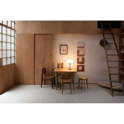 Lampe de table GUBI Stemlite H70 Gris Pierre Dimmable - Publicité Lampe de table GUBI Stemlite H70 Gris Pierre Dimmable - Publicité