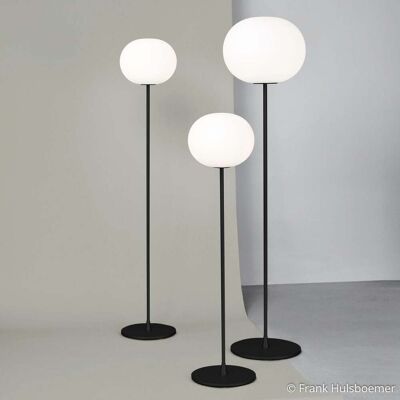 Lampe sur pied Glo-Ball F1 Noir mat/Opale - FLOS - Salon / séjour - Design - Verre - Avec abat-jour - Publicité Lampe sur pied Glo-Ball F1 Noir mat/Opale - FLOS - Salon / séjour - Design - Verre - Avec abat-jour - Publicité