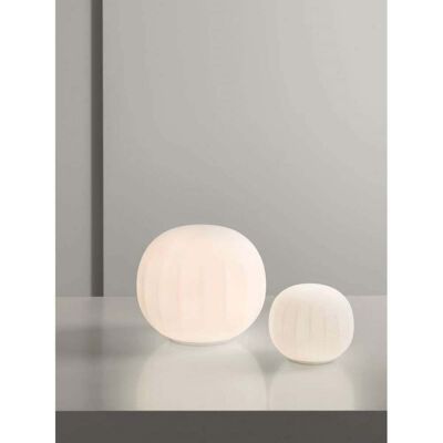 Luceplan Lita Lampe de Table - Diffuseur en Verre Opale - Publicité Luceplan Lita Lampe de Table - Diffuseur en Verre Opale - Publicité