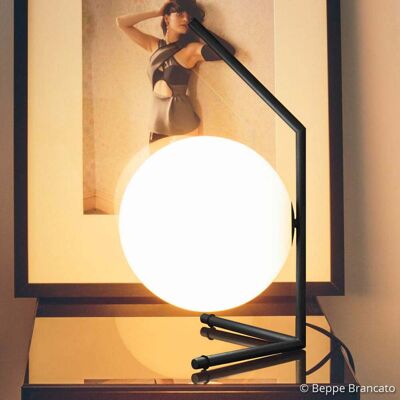 Flos - Lampe de table IC Lights - Noir - Designer Michael Anastassiades - Publicité Flos - Lampe de table IC Lights - Noir - Designer Michael Anastassiades - Publicité