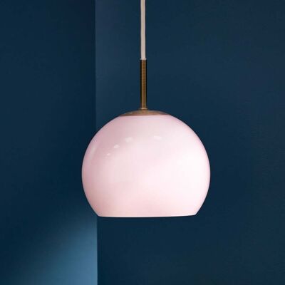 Ball Glass Suspension Ø18 Opale Rose - Frandsen - Salon / séjour - Design - Verre - Avec abat-jour - Publicité Ball Glass Suspension Ø18 Opale Rose - Frandsen - Salon / séjour - Design - Verre - Avec abat-jour - Publicité