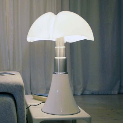 Lampe de table LED Pipistrello à intensité variable White - Martinelli Luce - Salon / séjour - Design - Métal - Avec abat-jour - Publicité Lampe de table LED Pipistrello à intensité variable White - Martinelli Luce - Salon / séjour - Design - Métal - Avec abat-jour - Publicité