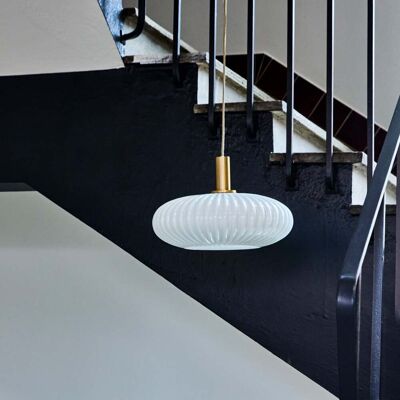 Suspension Fort blanche en laiton et verre Ø 42 cm - House Doctor - Salon / séjour - Moderne - À ampoule unique - Publicité Suspension Fort blanche en laiton et verre Ø 42 cm - House Doctor - Salon / séjour - Moderne - À ampoule unique - Publicité