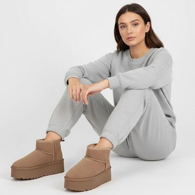 Bottines courtes Janina fausse fourrure Femme BURTON OF LONDON - Publicité Bottines courtes Janina fausse fourrure Femme BURTON OF LONDON - Publicité