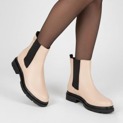 Bottines beige cuir semelle noire Selma Femme LES TROPEZIENNES PAR M.BELARBI - Publicité Bottines beige cuir semelle noire Selma Femme LES TROPEZIENNES PAR M.BELARBI - Publicité
