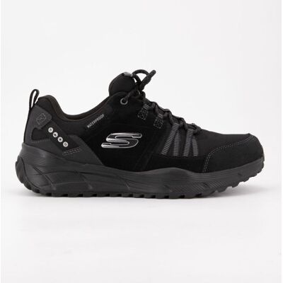 Baskets de sport noire en toile à lacets Homme SKECHERS - Publicité Baskets de sport noire en toile à lacets Homme SKECHERS - Publicité