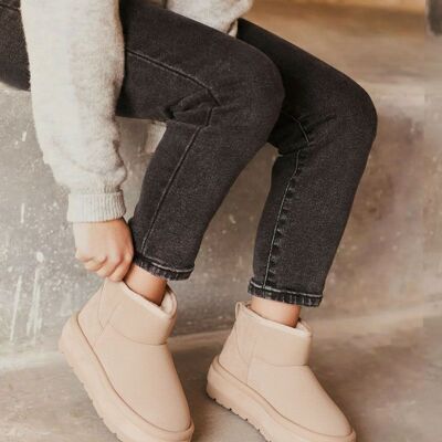 Boots lindy doublée fausse fourrure semelle en tissu Femme BURTON OF LONDON - Publicité Boots lindy doublée fausse fourrure semelle en tissu Femme BURTON OF LONDON - Publicité