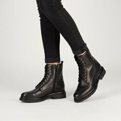 Bottines cuir avec lacets soraya noir 36-41 Femme LES TROPEZIENNES PAR M.BELARBI - Publicité Bottines cuir avec lacets soraya noir 36-41 Femme LES TROPEZIENNES PAR M.BELARBI - Publicité