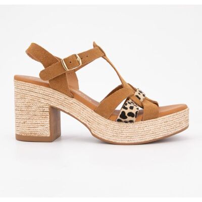 Sandales à talons imprimé léopard avec effet daim Femme CARLA TORTOSA - Publicité Sandales à talons imprimé léopard avec effet daim Femme CARLA TORTOSA - Publicité