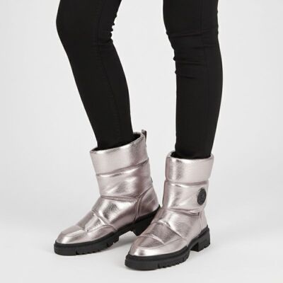 Bottines matelassées Doudou argent Femme LES TROPEZIENNES PAR M.BELARBI - Publicité Bottines matelassées Doudou argent Femme LES TROPEZIENNES PAR M.BELARBI - Publicité