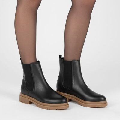 Bottines chelsea Selma noir semelle gomme Femme LES TROPEZIENNES PAR M.BELARBI - Publicité Bottines chelsea Selma noir semelle gomme Femme LES TROPEZIENNES PAR M.BELARBI - Publicité