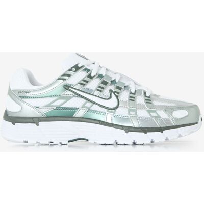 Nike P-6000 Metallic blanc/vert 39 femme - Publicité Nike P-6000 Metallic blanc/vert 39 femme - Publicité