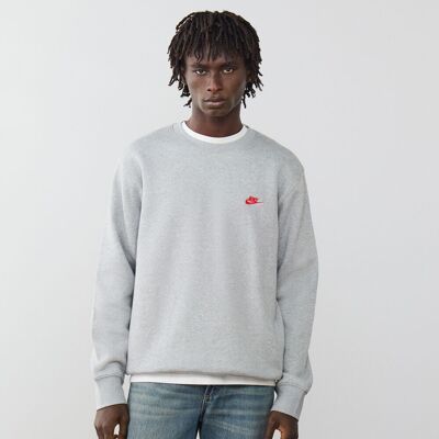 Nike Sweat Crew Club gris/rouge l homme - Publicité Nike Sweat Crew Club gris/rouge l homme - Publicité